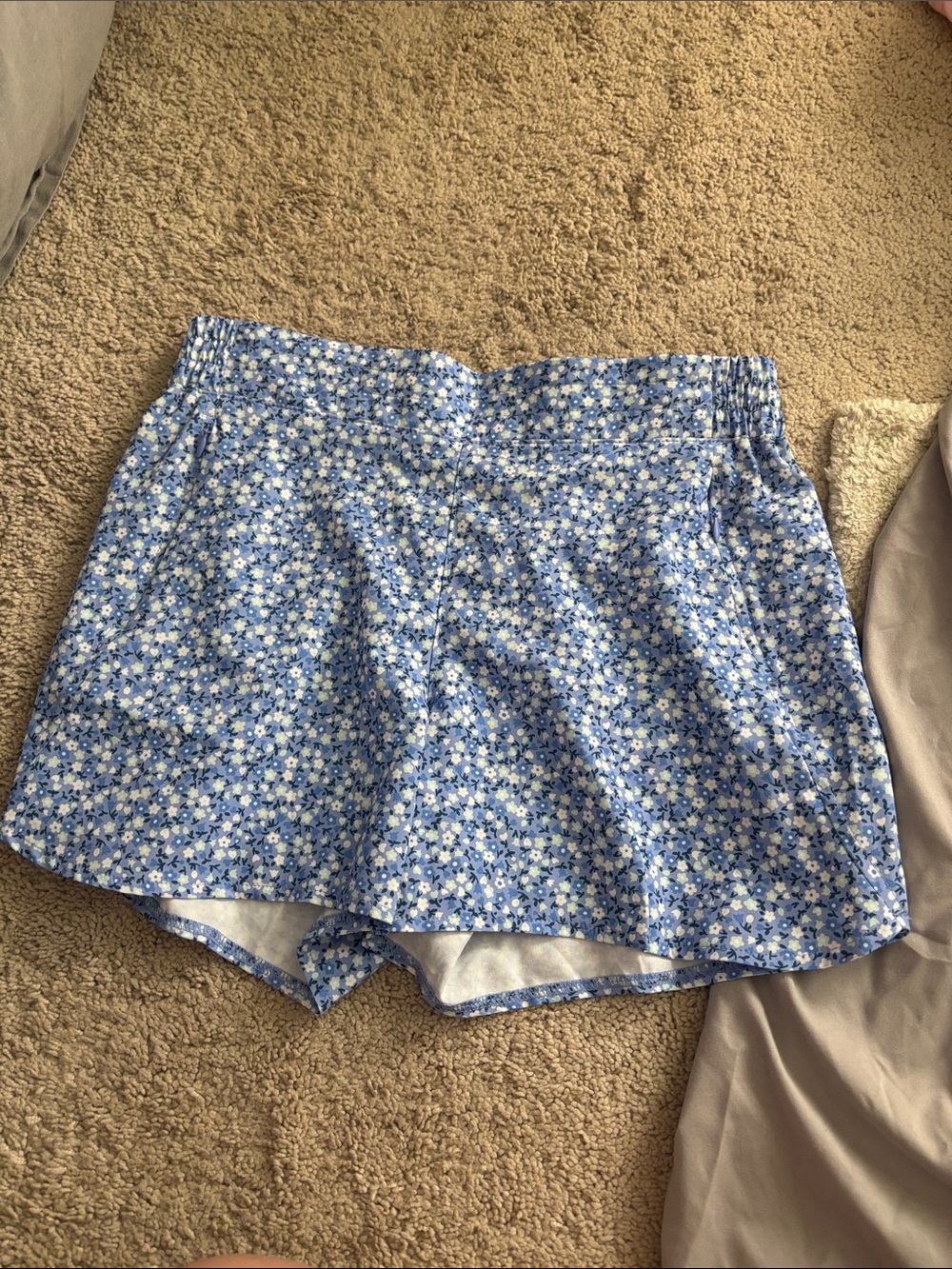 Blue Floral Elastic Waist Shorts with Pockets